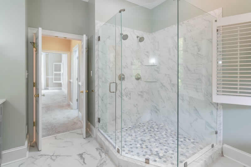 a white neutral bathroom